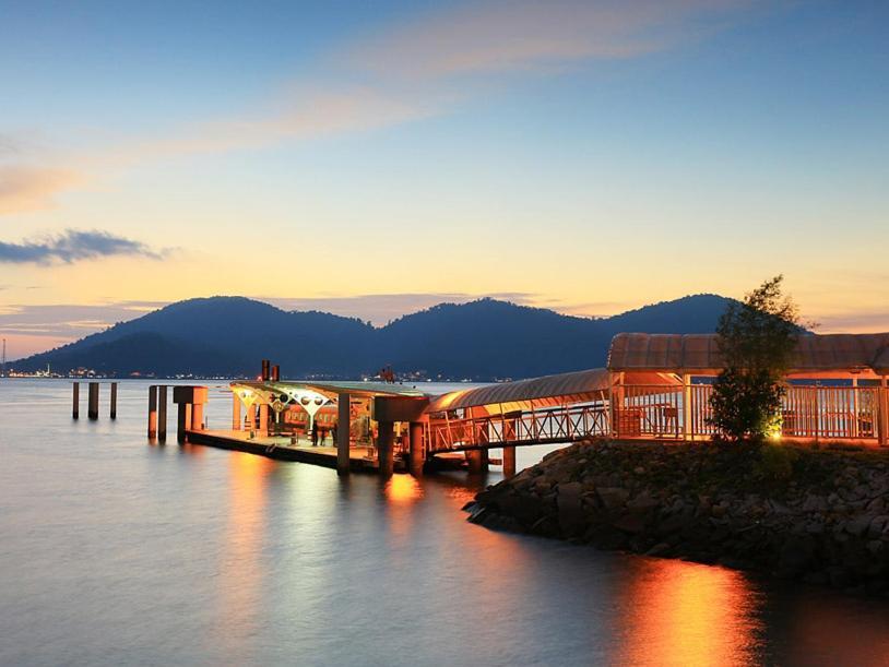 World Kids Fantasy Hotel Lumut Eksteriør billede